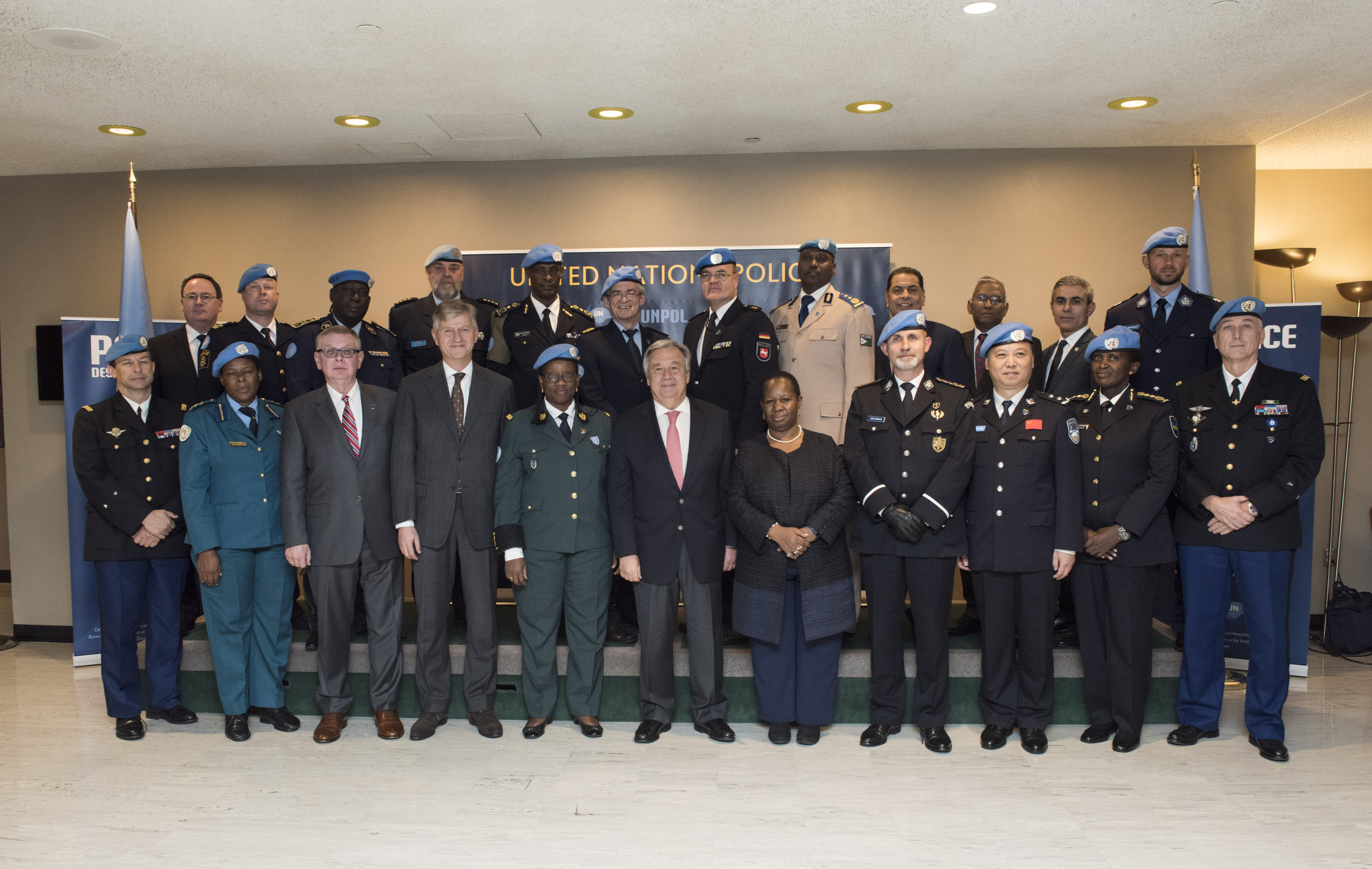 Secretary-General António Guterres (centre) meets with the Heads of United Nations Police (UNPOL) components on 9 November 2017. UN Photo/Kim Haughton